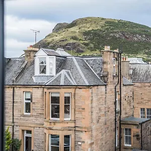 Ceilidh-donia 3* Edinburgh